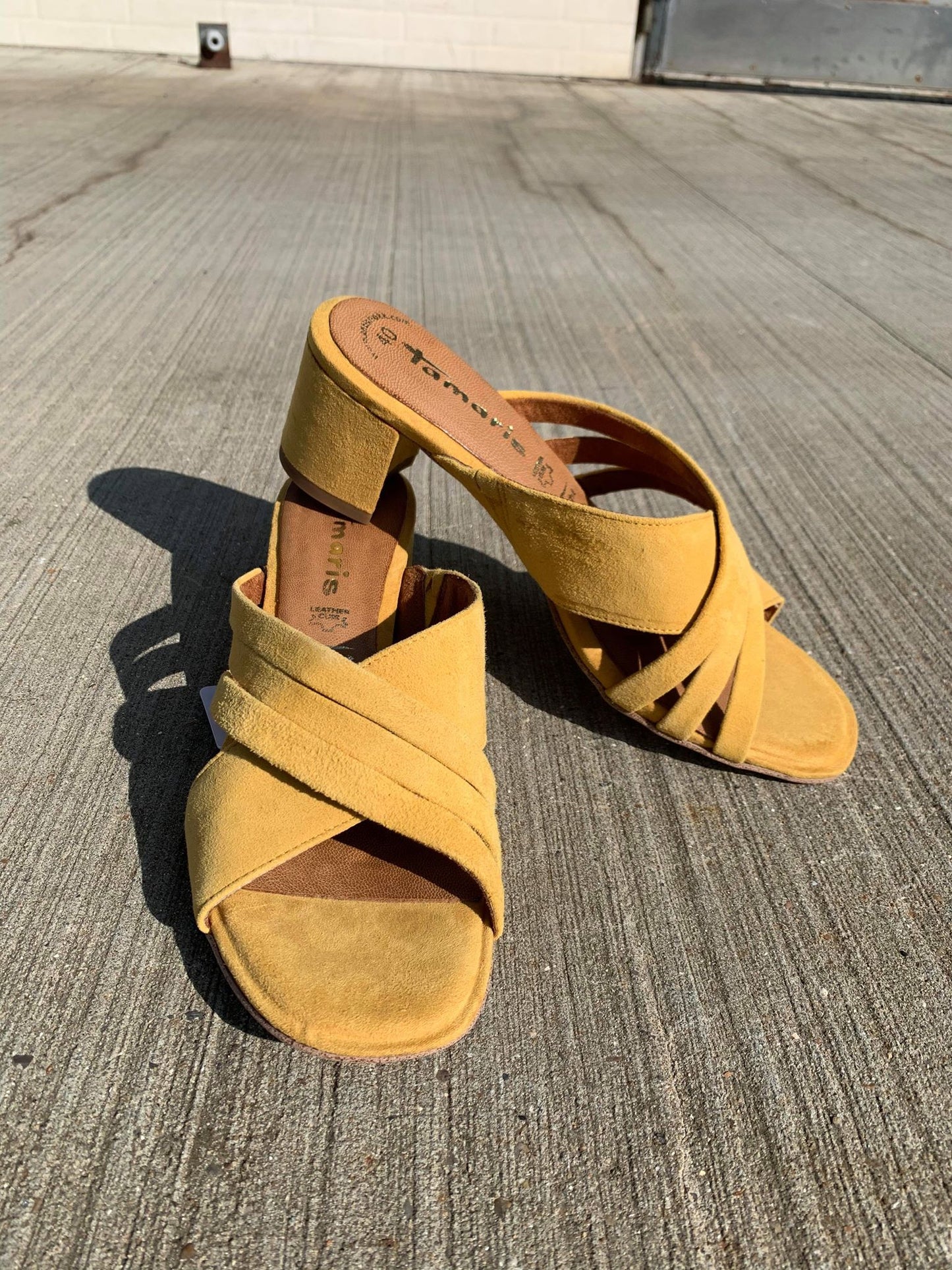 Tamaris, Sandal med hæl - Gul